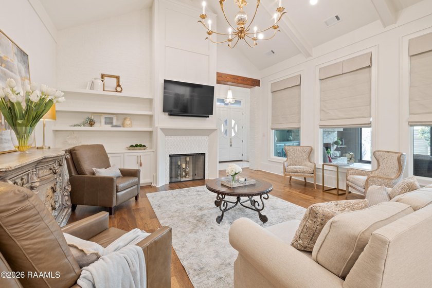 Experience refined luxury in this exceptional custom residence - photo 3