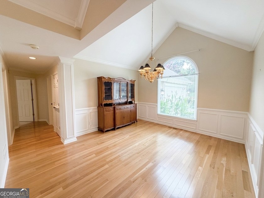 WATERFRONT RETREAT! Where a beautiful lake view and comfortable - photo 8