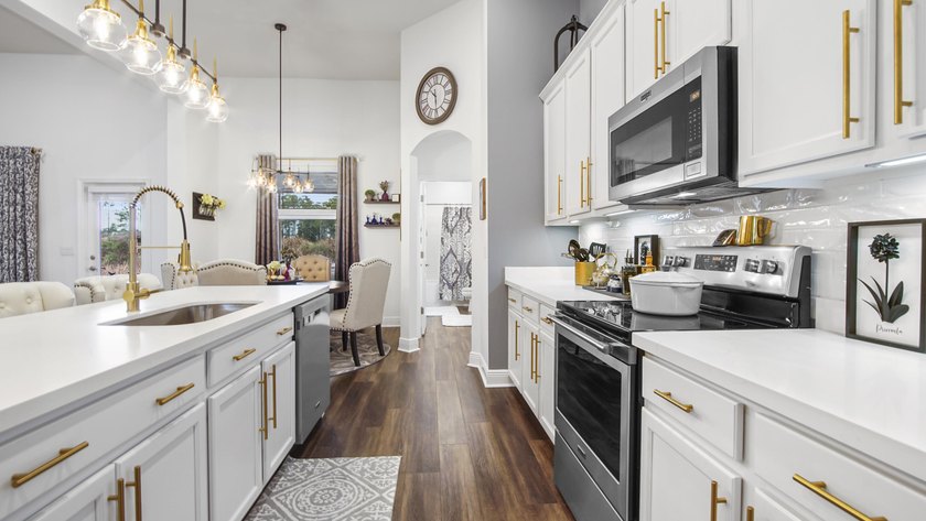 Discover this immaculate, like-new 3,058 sq ft ranch-style - photo 4