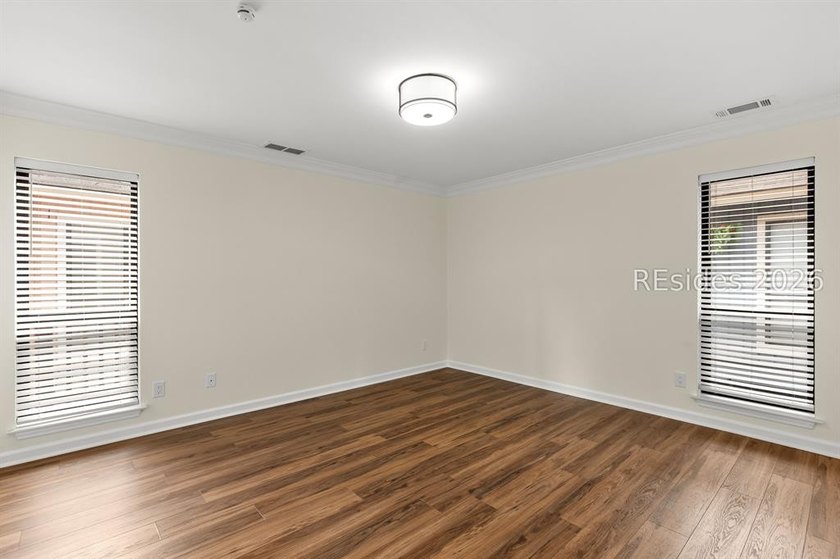 Beautifully remodeled &amp; meticulously maintained 4-bed 3-bath - photo 15