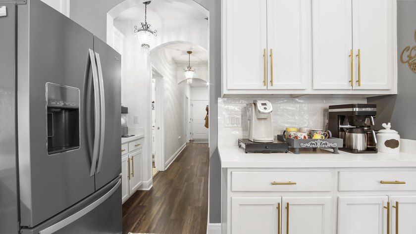 Discover this immaculate, like-new 3,058 sq ft ranch-style - photo 6