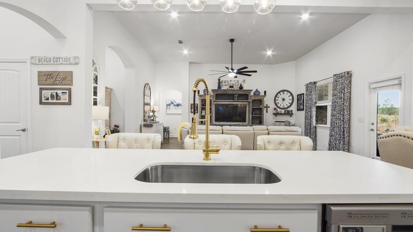 Discover this immaculate, like-new 3,058 sq ft ranch-style - photo 10