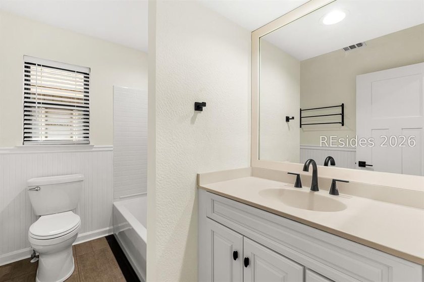 Beautifully remodeled &amp; meticulously maintained 4-bed 3-bath - photo 23