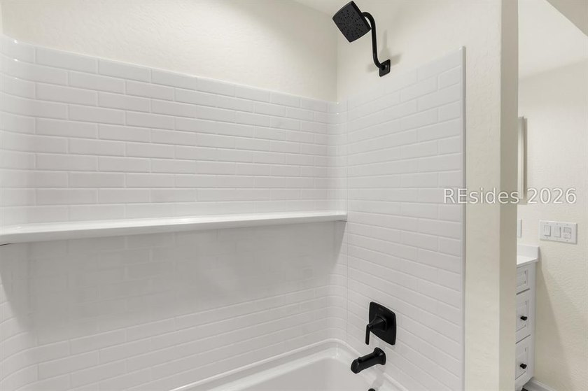 Beautifully remodeled &amp; meticulously maintained 4-bed 3-bath - photo 24