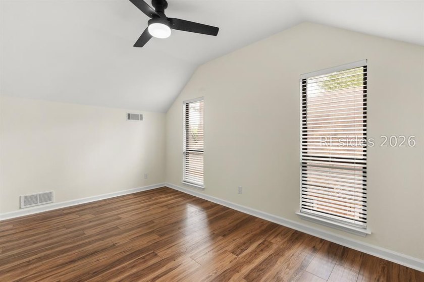 Beautifully remodeled &amp; meticulously maintained 4-bed 3-bath - photo 28