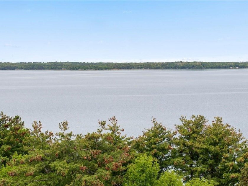 Welcome to classic lake life on highly sought-after Ten Mile - photo 32