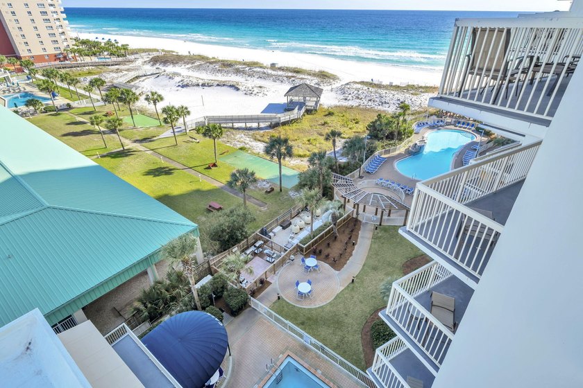 Live the Destin lifestyle from this beautifully updated - photo 5