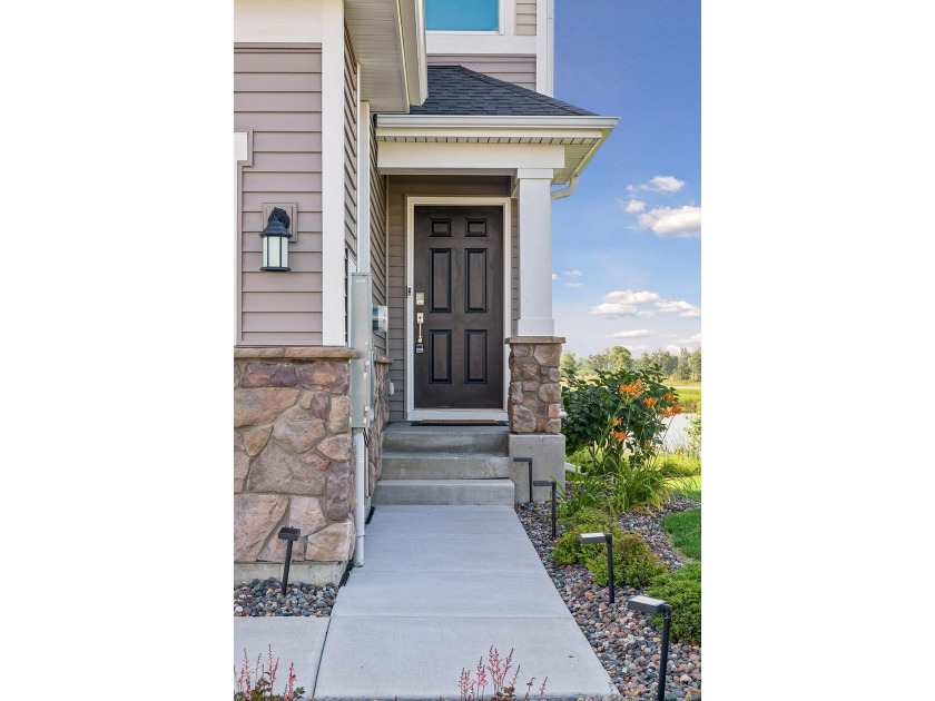 Experience the perfect blend of new construction quality and the - photo 3