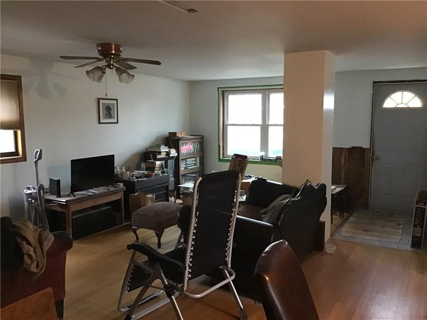 Major renovation warranted. Significant deferred maintenance - photo 4
