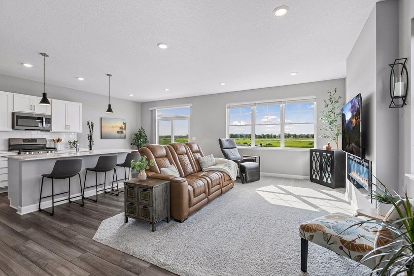 Experience the perfect blend of new construction quality and the - photo 5