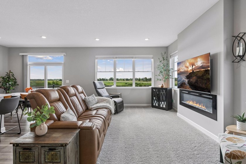 Experience the perfect blend of new construction quality and the - photo 6