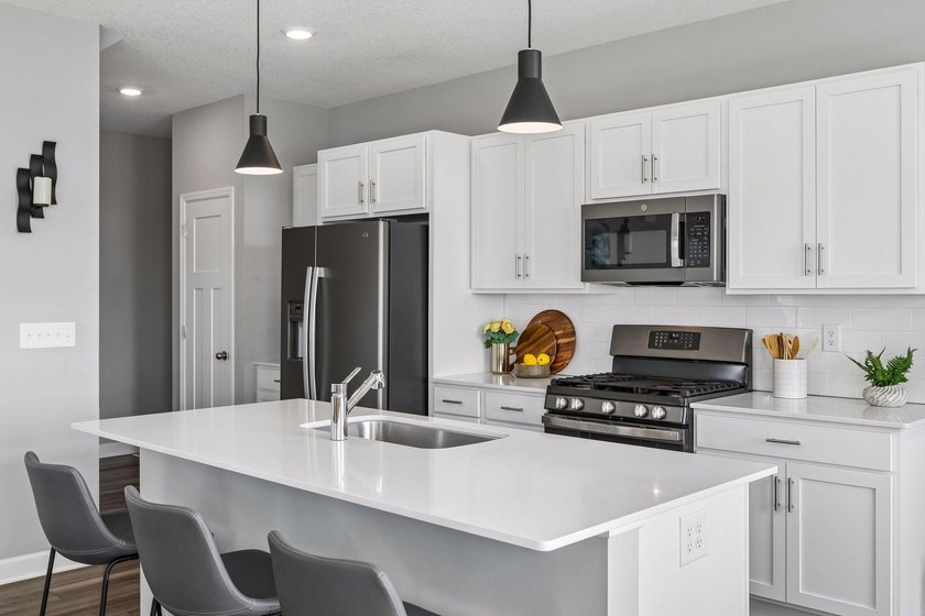 Experience the perfect blend of new construction quality and the - photo 10
