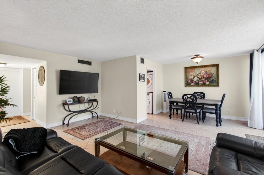 Beautiful upper level townhouse walking distance to the Club - photo 11