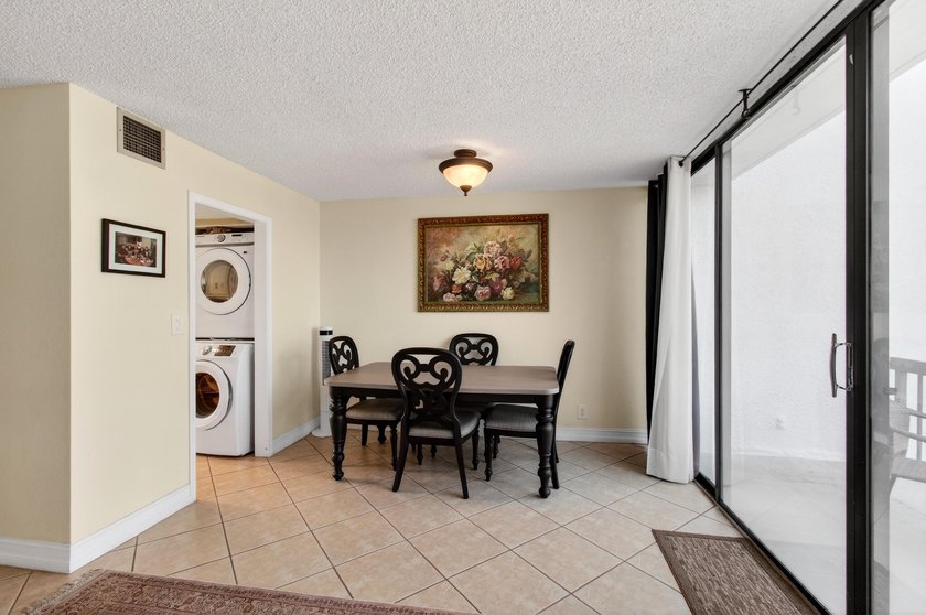 Beautiful upper level townhouse walking distance to the Club - photo 12