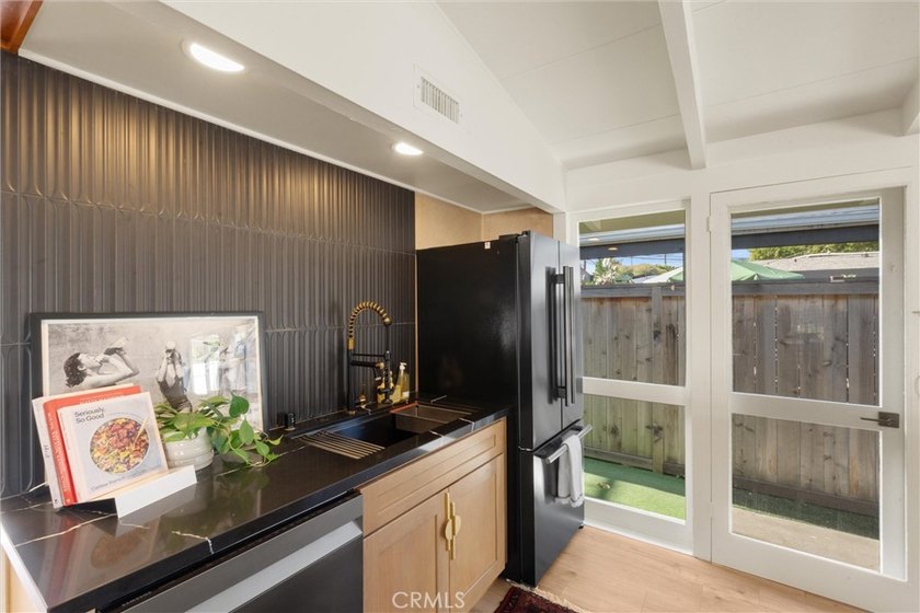 Welcome to this beautifully updated 4-bedroom, 2-bath Cliff May - photo 13