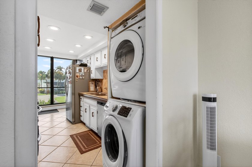 Beautiful upper level townhouse walking distance to the Club - photo 16