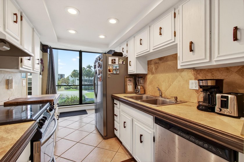Beautiful upper level townhouse walking distance to the Club - photo 17