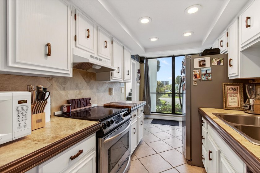 Beautiful upper level townhouse walking distance to the Club - photo 18