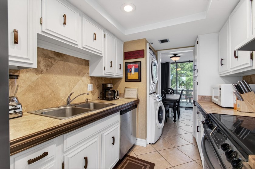 Beautiful upper level townhouse walking distance to the Club - photo 19