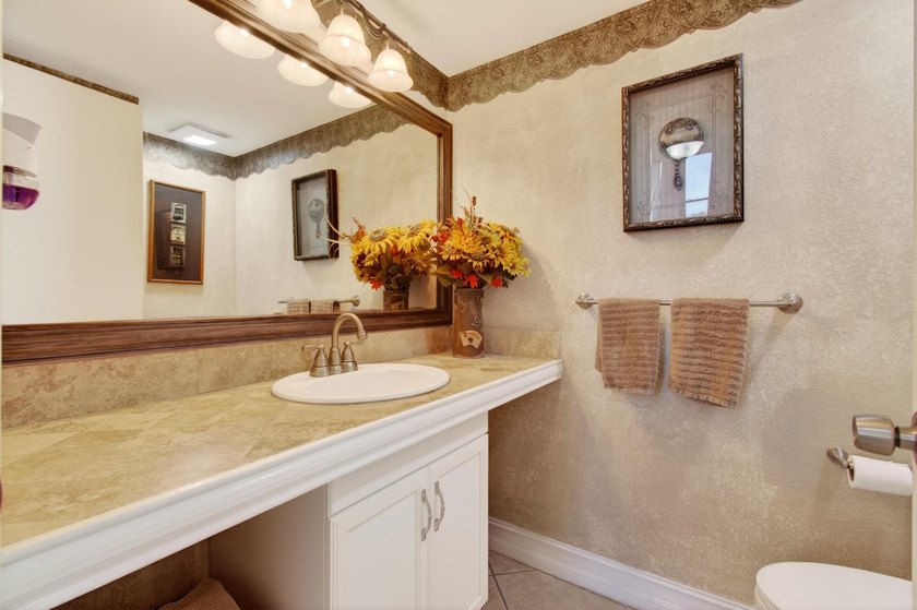 Beautiful upper level townhouse walking distance to the Club - photo 22
