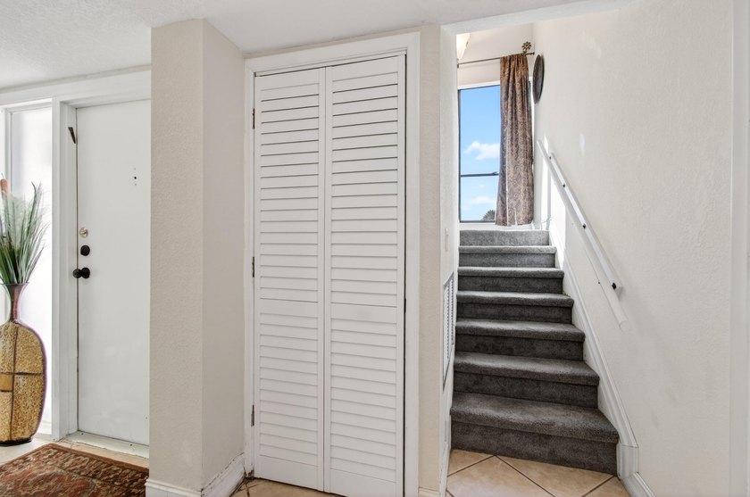 Beautiful upper level townhouse walking distance to the Club - photo 24