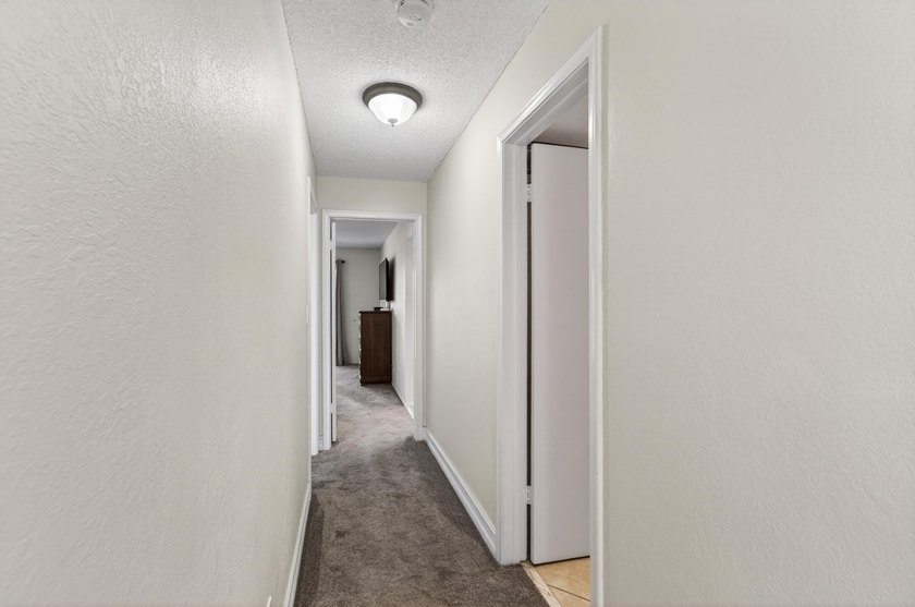 Beautiful upper level townhouse walking distance to the Club - photo 26
