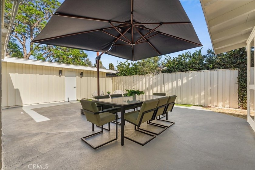 Welcome to this beautifully updated 4-bedroom, 2-bath Cliff May - photo 27