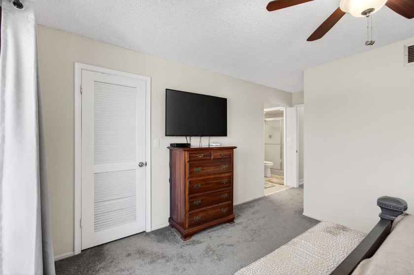 Beautiful upper level townhouse walking distance to the Club - photo 30