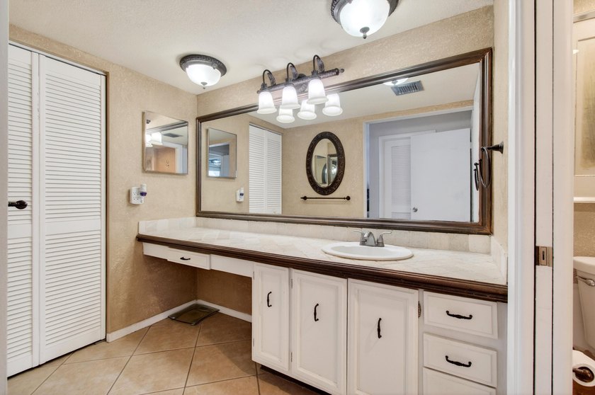 Beautiful upper level townhouse walking distance to the Club - photo 31