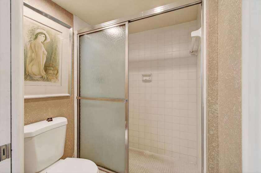 Beautiful upper level townhouse walking distance to the Club - photo 33