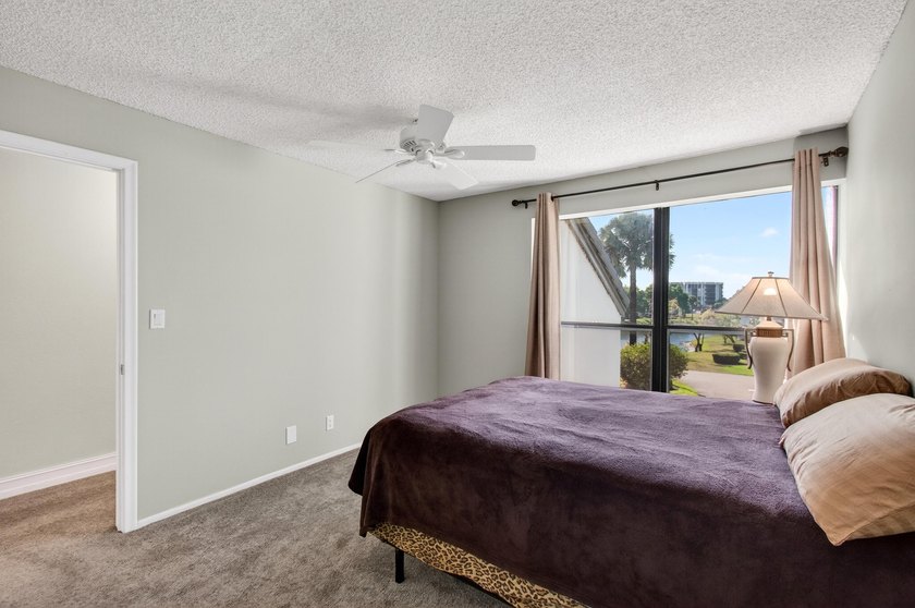 Beautiful upper level townhouse walking distance to the Club - photo 35