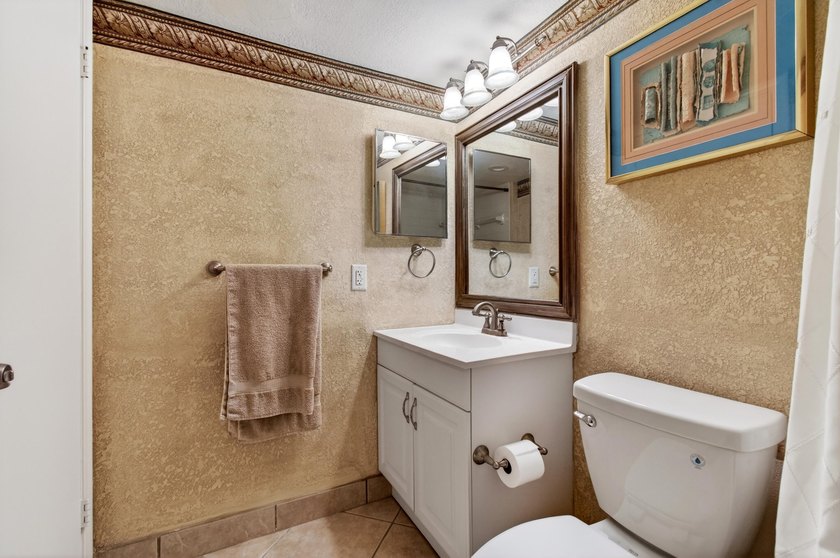 Beautiful upper level townhouse walking distance to the Club - photo 39