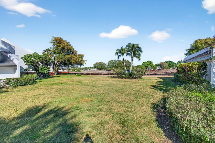 Beautiful upper level townhouse walking distance to the Club - photo 40