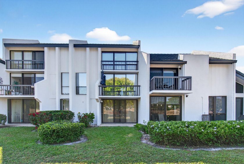 Beautiful upper level townhouse walking distance to the Club - photo 42
