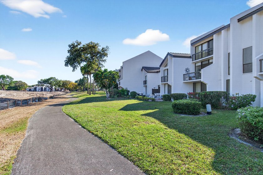 Beautiful upper level townhouse walking distance to the Club - photo 43