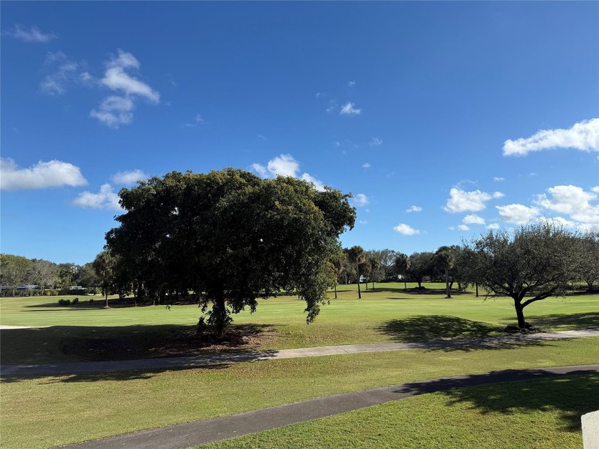 Beautiful upper level townhouse walking distance to the Club - photo 45