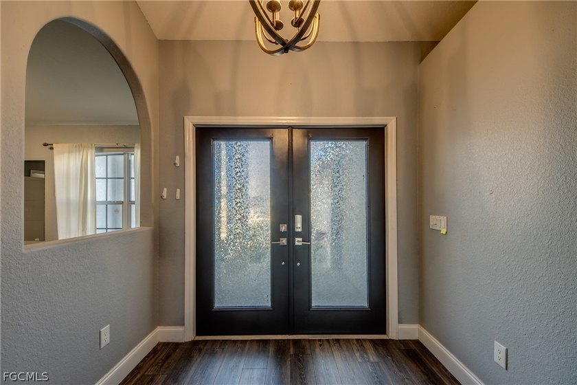 This well-maintained 3-bedroom, 2.5-bath home with a spacious - photo 3
