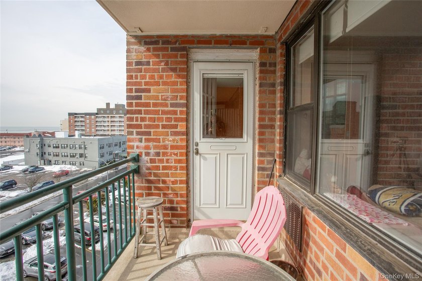 Welcome home to this Junior-4 converted to a two-bedroom - photo 22