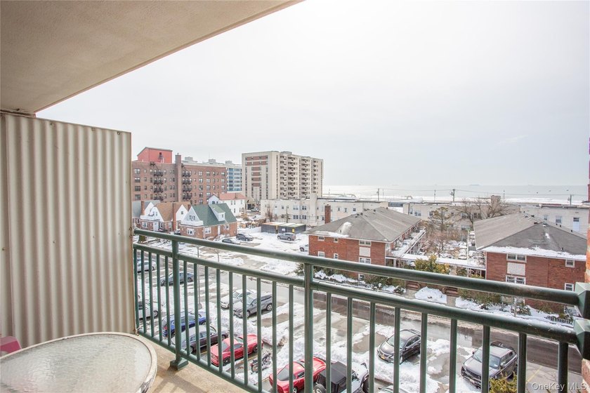 Welcome home to this Junior-4 converted to a two-bedroom - photo 23