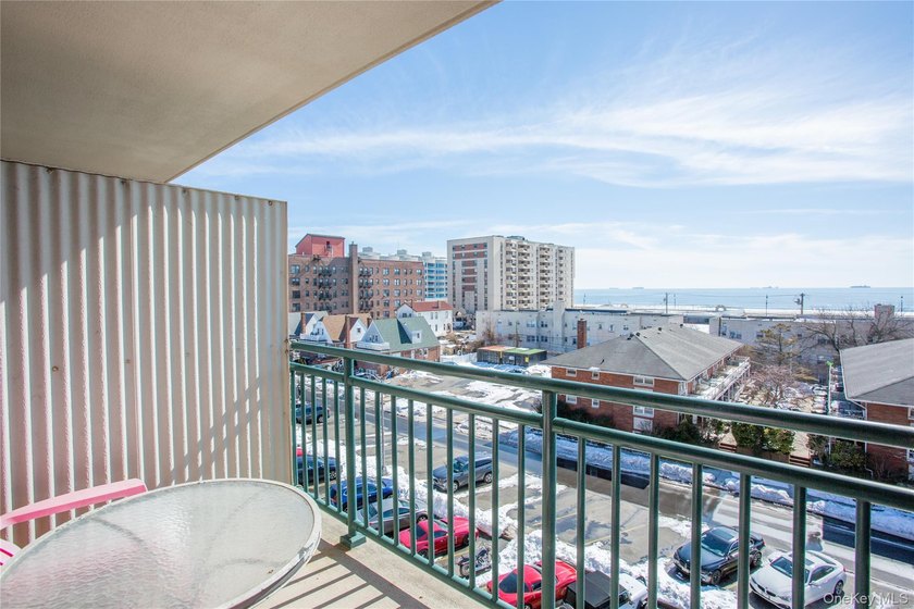 Welcome home to this Junior-4 converted to a two-bedroom - photo 25