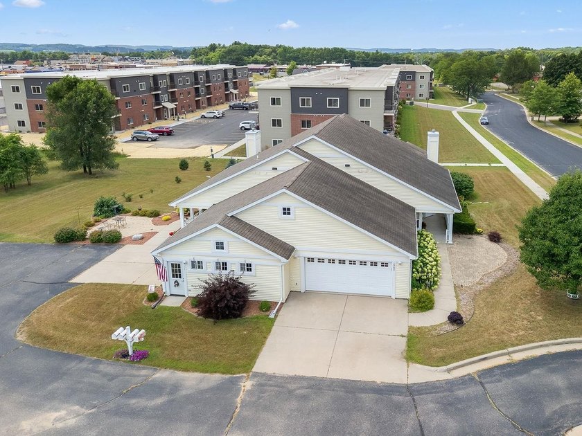 Priced below assessed value! Welcome to this well-maintained - photo 7