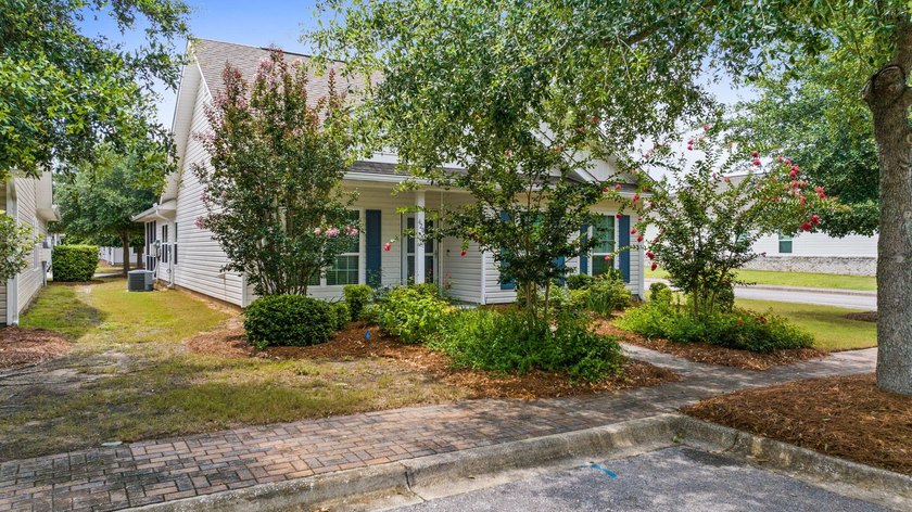 What a buy! Affordably priced to sell. This home has so much to - photo 4
