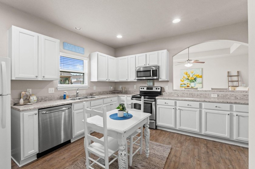 What a buy! Affordably priced to sell. This home has so much to - photo 10
