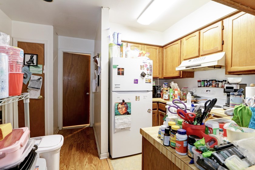 HURRY! AFFORDALBE 3rd floor condo features 2 bedrooms and 1 bath - photo 8