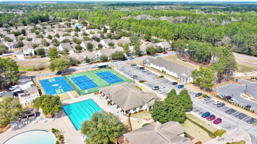 Welcome to this beautiful 4-bedroom, 3-bath home located in the - photo 5