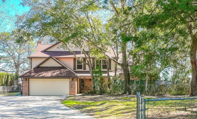 CAREFREE waterfront living on a protected deep-water lot with - photo 7