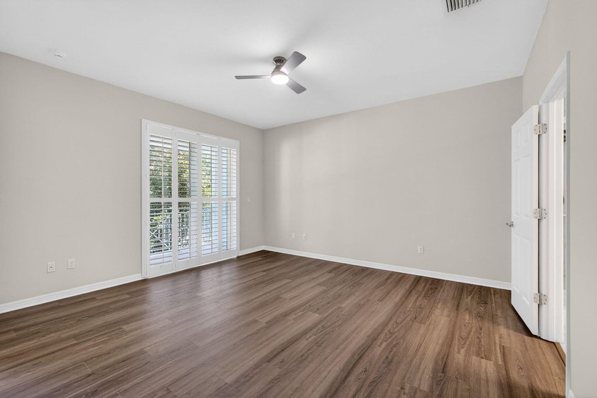 Beautifully updated 3-bedroom, 2.5-bath townhome with a 1-car - photo 19