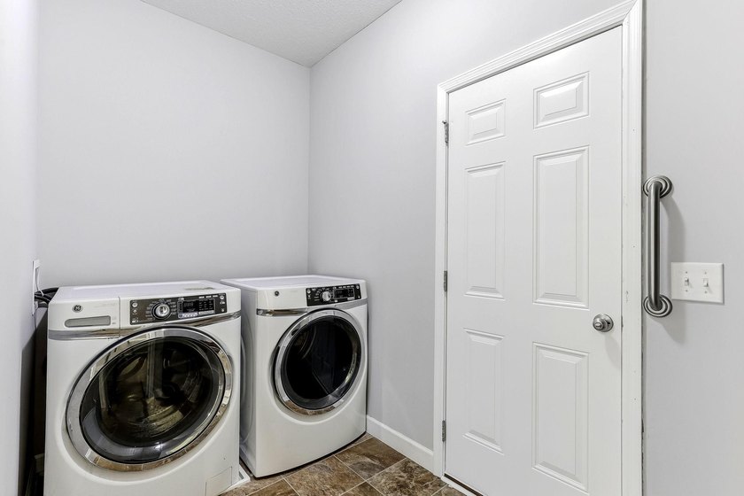This beautifully maintained Prior Lake home features a spacious - photo 19