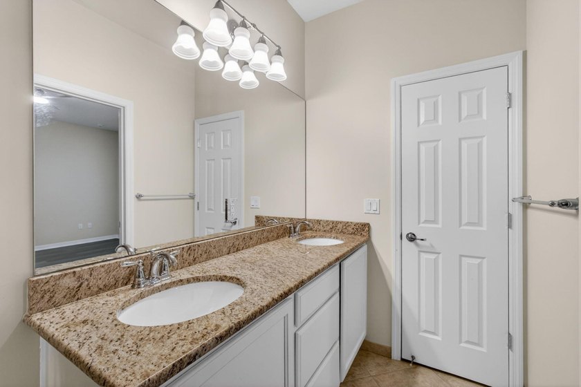 Beautifully updated 3-bedroom, 2.5-bath townhome with a 1-car - photo 22