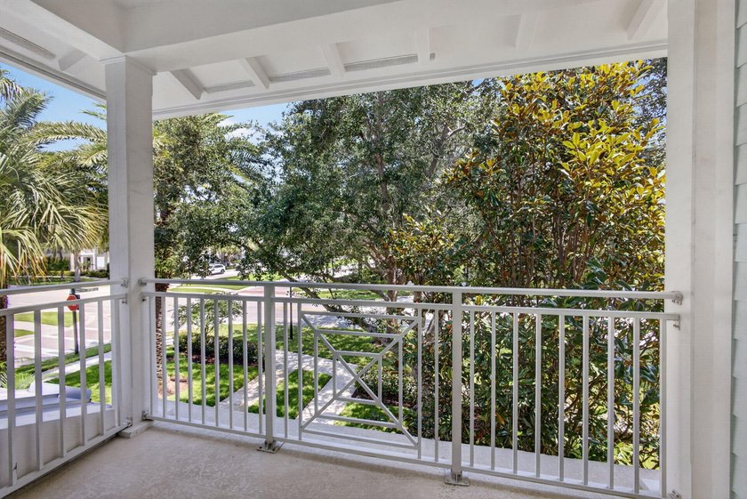 Beautifully updated 3-bedroom, 2.5-bath townhome with a 1-car - photo 24